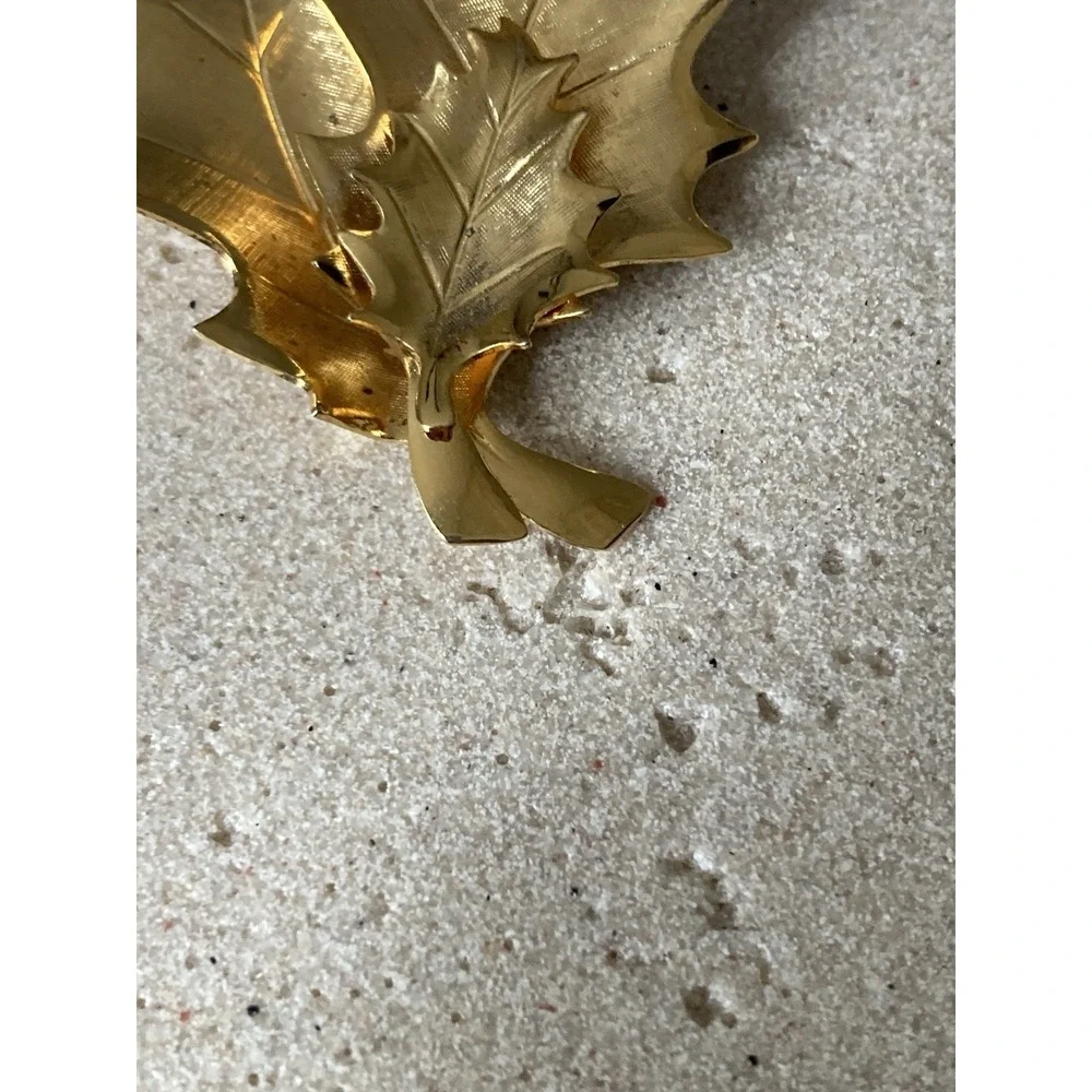 Vintage Gold Tone Maple Leaf Brooch Pin Textured Autumn Fall Leaves‎